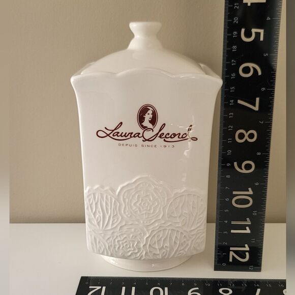 Laura Secord Ceramic Canister With Lid Silcone Ring #1138 - Picture 13 of 13
